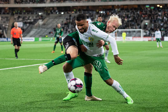 Varbergs Andre Boman och Hammarbys Mohanad Jeahze