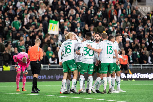 Hammarbys spelare jublar