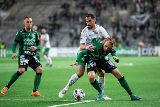 Hammarbys Loret Sadiku och Varbergs Alexander Johansson
