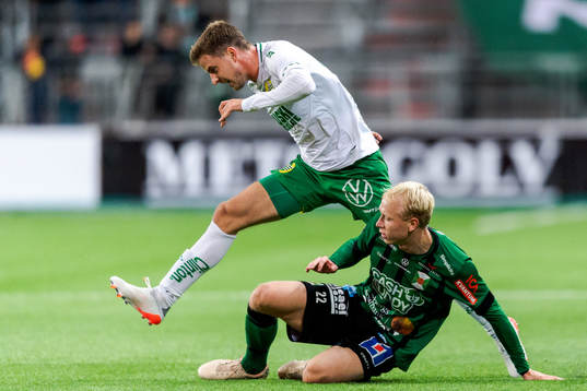 Hammarbys Joel Nilsson och Varbergs Andre Boman