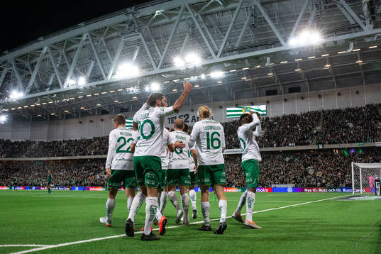 Hammarbys spelare jublar