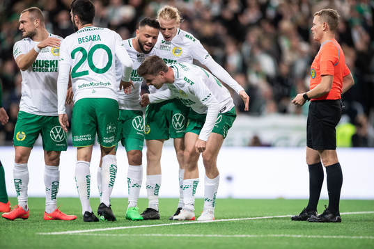 Hammarbys Joel Nilsson har ont