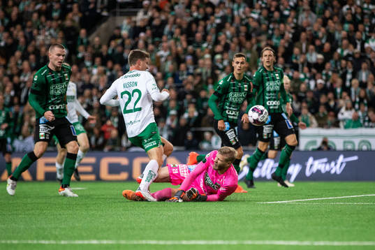 Hammarbys Joel Nilsson 2-0 bakom Varbergs målvakt Fredrik