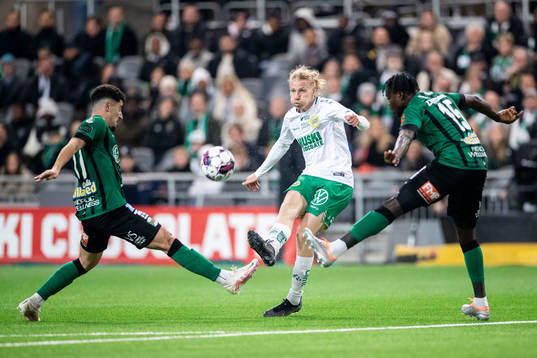 Hammarbys Gustav Ludwigson och Varbergs Ismet Lushaku och