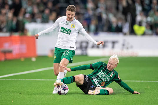 Hammarbys Joel Nilsson och Varbergs Andre Boman