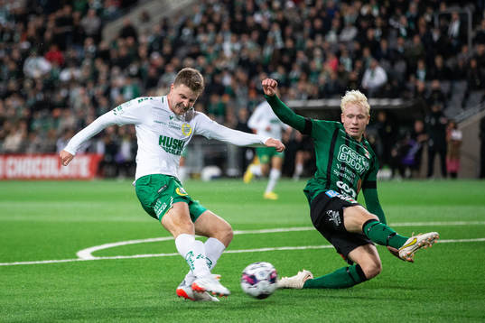 Hammarbys Joel Nilsson och Varbergs Andre Boman