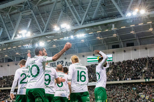 Hammarbys Nahir Besara jublar med lagkamrater