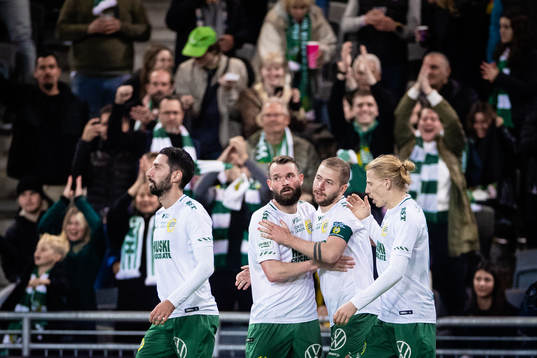 Hammarbys Darijan Bojanic jublar med Nahir Besara, Mads