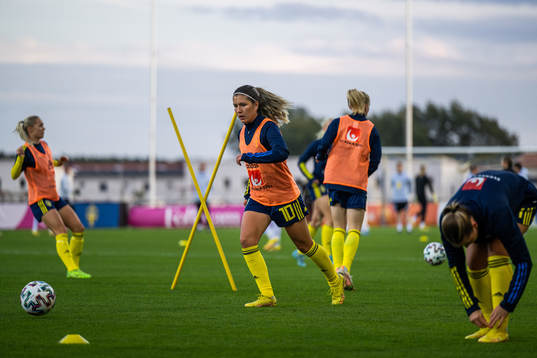 Loreta Kullashi of Sweden warms up