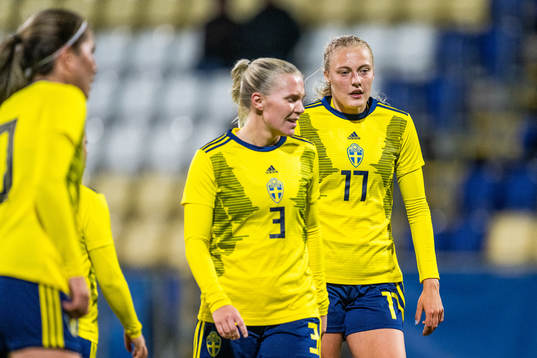 Josefin Rybrink and Elma Junttila Nelhage of Sweden