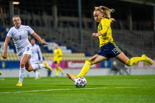Jorja Fox of England and Matilda Vinberg of Sweden