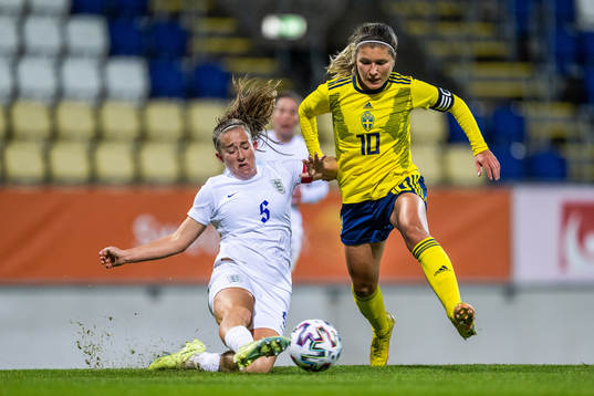 Maya Le Tisssier of England and Loreta Kullashi of Sweden