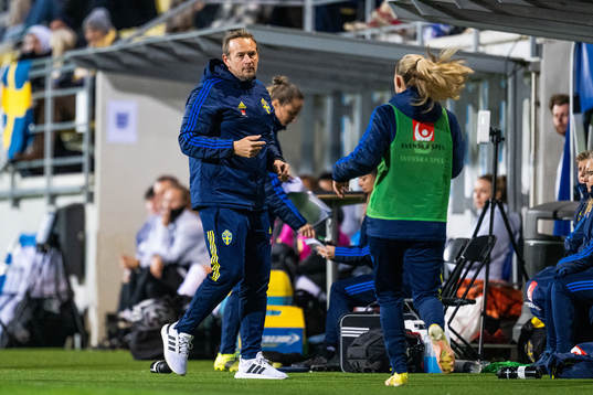 head coach Martin Qvarnmans Möller of Sweden