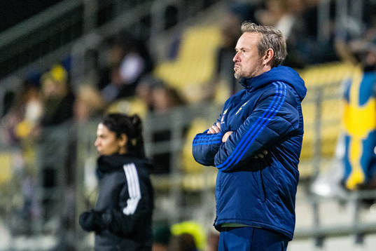head coach Martin Qvarnmans Möller of Sweden