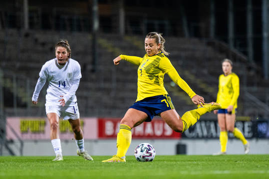 Ruby Grant of England and Cornelia Kapocs of Sweden