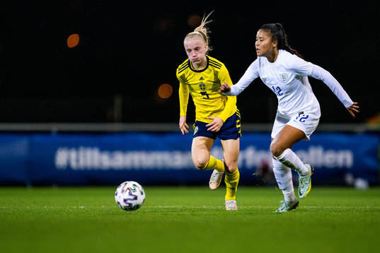 Anna Sandberg of Sweden and Asmita Ale of England