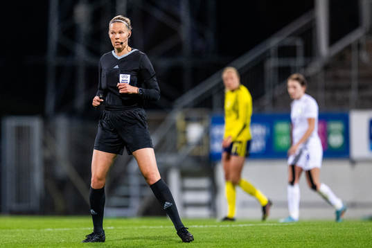 referee Minka Vekkeli