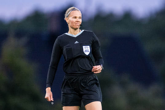 referee Minka Vekkeli