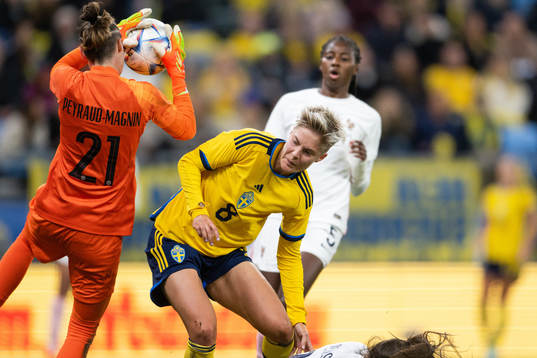 Goalkeeper Pauline Peyraud-Magnin of France and Lina Hurtig
