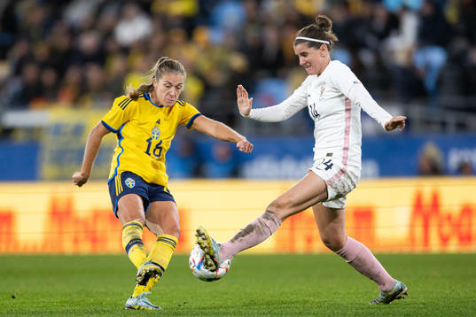 Filippa Angeldahl of Sweden and Charlotte Bilbault of
