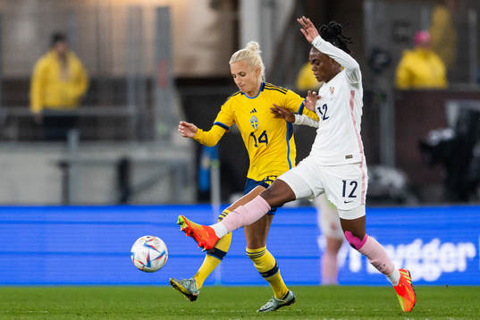 Nathalie Björn of Sweden and Melvine Malard of France
