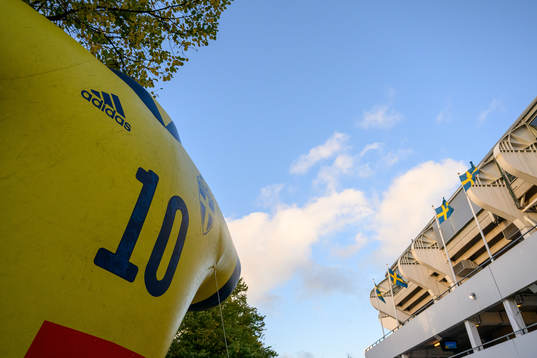 Jersey nr 10 outside the arena