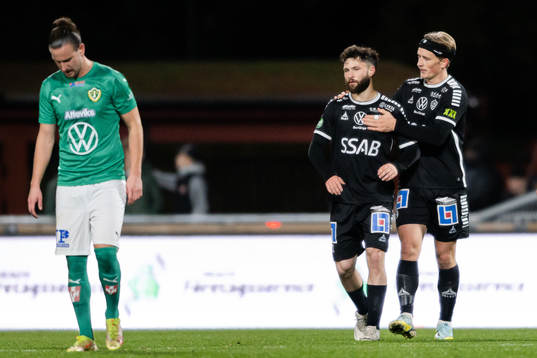 Brages Jonathan Syberg Tamimi och Douglas Karlberg jublar