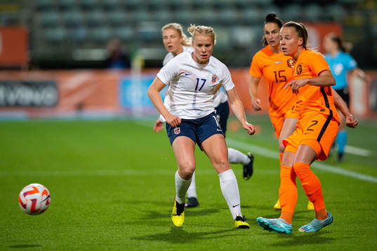 Julie Blakstad of Norway and Lynn Wilms of Netherlands