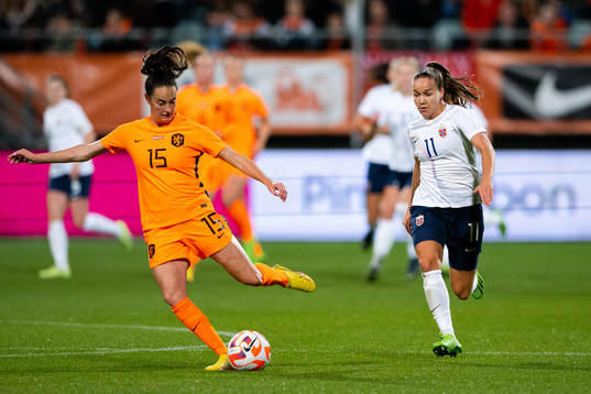 Caitlin Dijkstra of Netherlands and Guro Reiten of Norway