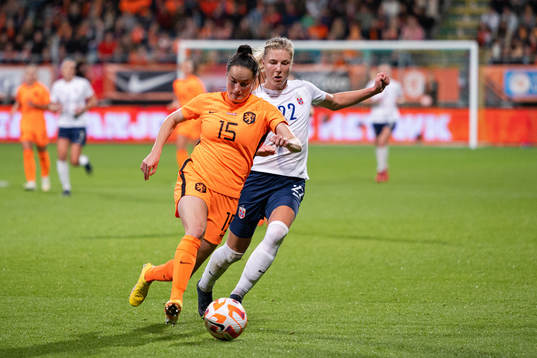 Caitlin Dijkstra of Netherlands and Sophie Roman Haug of