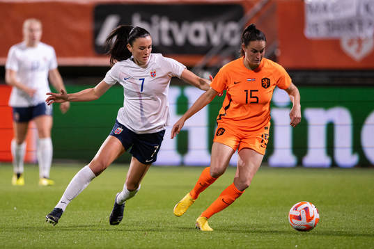 Ingrid Syrstad Engen of Norway and Caitlin Dijkstra of
