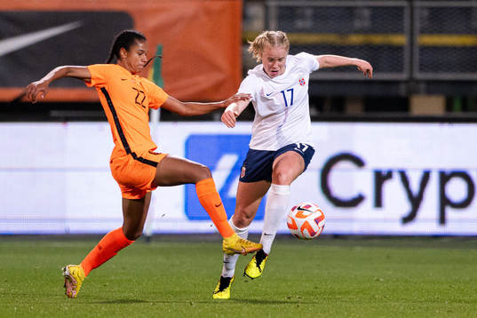 Esmee Brugts of Netherlands and Julie Blakstad of Norway