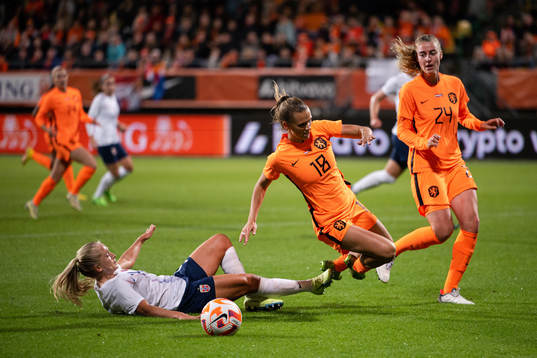 Amalie Eikeland of Norway and Kerstin Casparij of