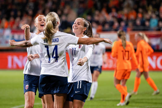 Bläddra bland fler bilder av Football, Women's International Friendly, Netherlands - Norway