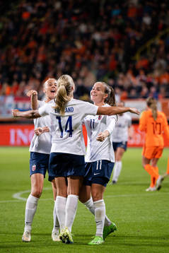 Anja Sønstevold , Amalie Eikeland and Guro Reiten of