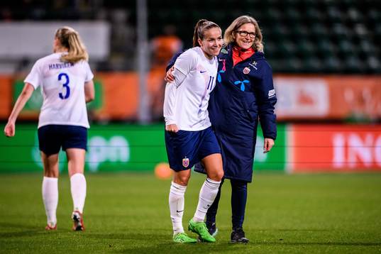 Guro Reiten and Head coach Hege Riise of Norway