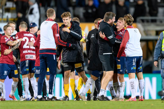 Örgrytes spelare jublar