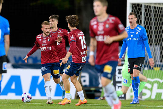 Örgrytes Nicklas Bärkroth jublar