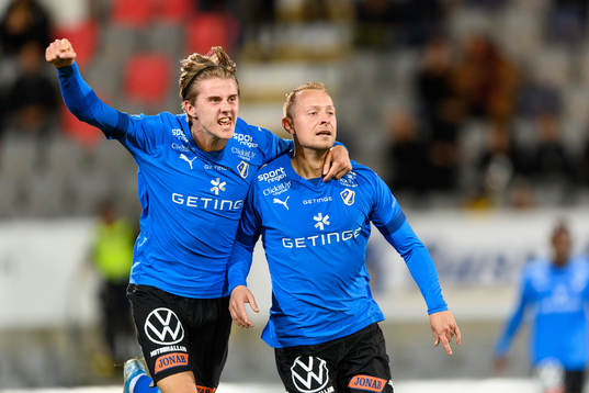 Halmstads Erik Ahlstrand och Joel Allansson jublar