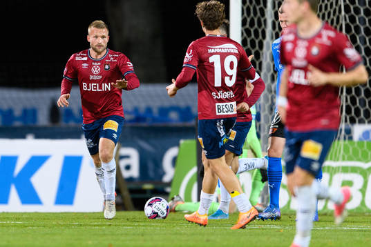 Örgrytes Nicklas Bärkroth jublar