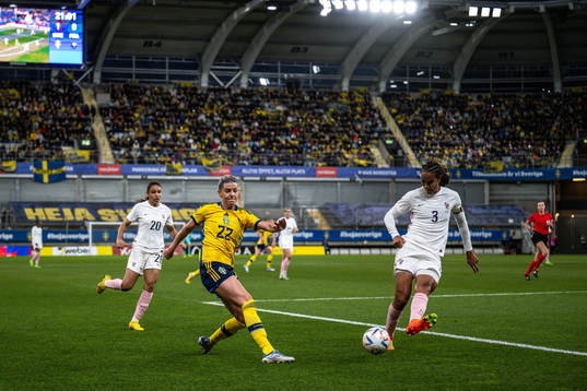 Olivia Schough of Sweden and Wendie Renard of France