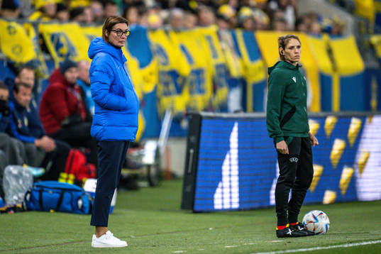 Head coach Corinne Diacre of France