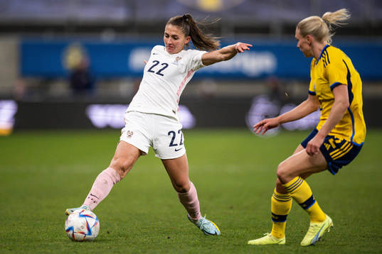 Eve Perisset of France and Jonna Andersson of Sweden