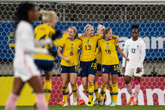 Amanda Ilestedt of Sweden celebrate with teammates