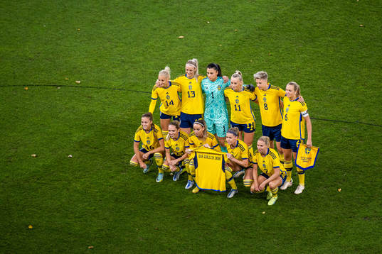 The starting eleven of Sweden pose for a team photo