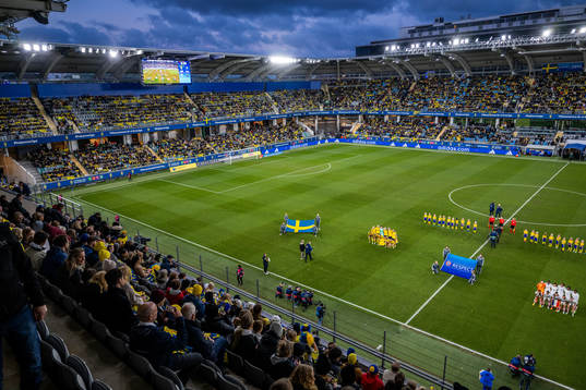Players of Sweden and of France