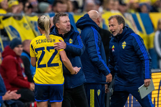 Olivia Schough and Head coach Peter Gerhardsson of Sweden