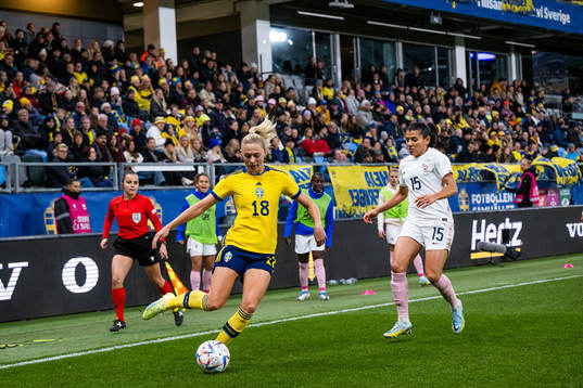 Fridolina Rolfö of Sweden and Kenza Dali of France