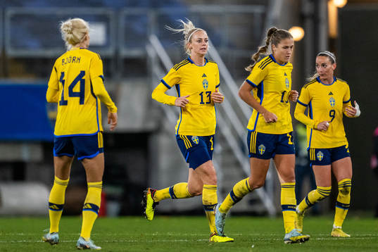Amanda Ilestedt, Filippa Angeldahl and Kosovare Asllani of