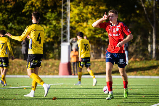 Östers André Gustafson jublar